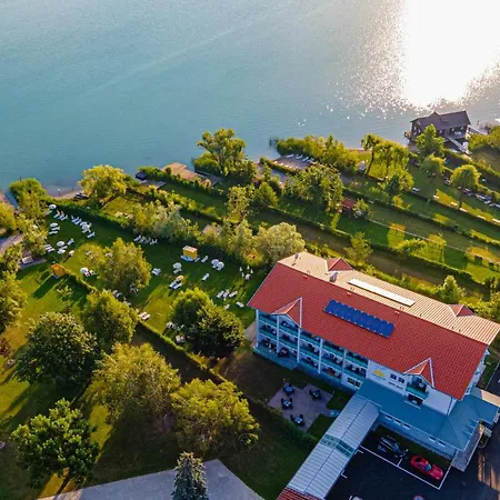 Strandhotel Faak פאק אם סי