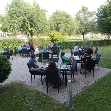 Strandhotel Faak فندق