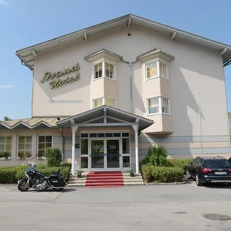 Strandhotel Faak فندق 4*