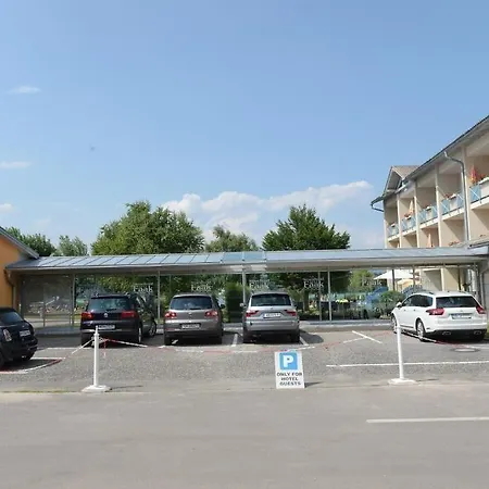 Strandhotel Faak Szálloda 4*