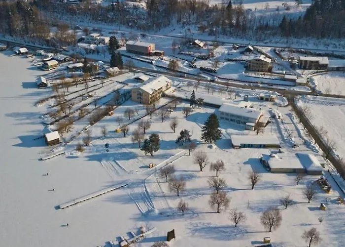 Strandhotel Faak מלון